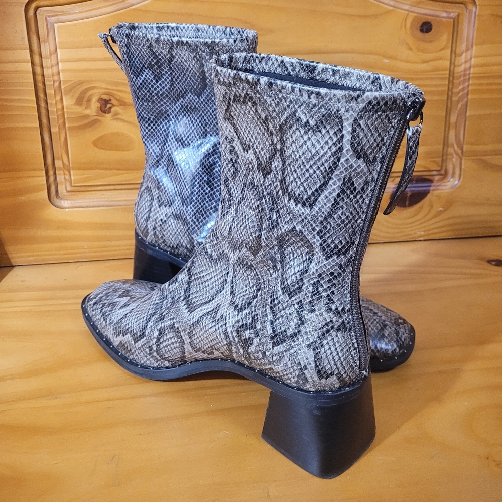 BOSS Python Print Fitted Ankle Boots - Picture 3 of 12